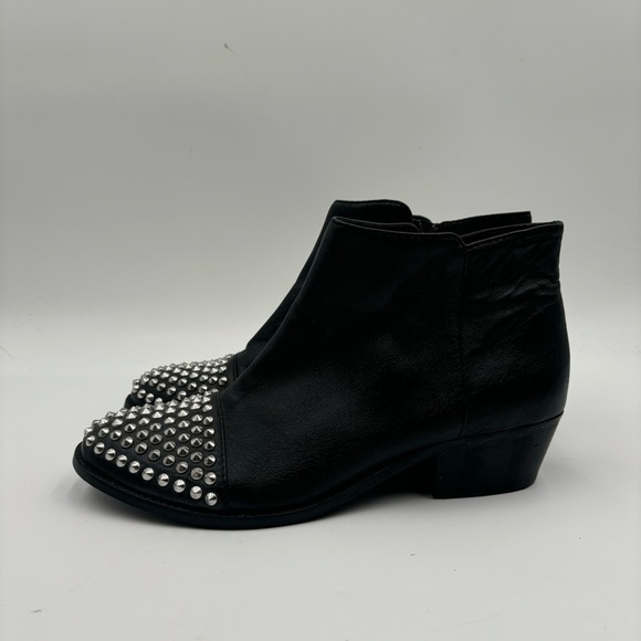 Steve Madden Women’s 10 Black Leather Studded Prague Ankle Boots - Picture 1 of 8